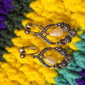 Vintage 70s 80s pearl silver avon romantic Renaissance clip on earrings unstampe